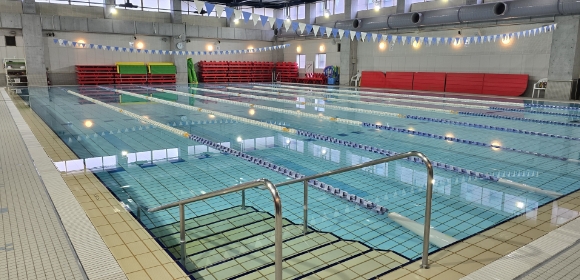 シニア世代やビジネスパーソン、主婦からお子さままで。さまざまな目的を持つ人が集い汗を流す