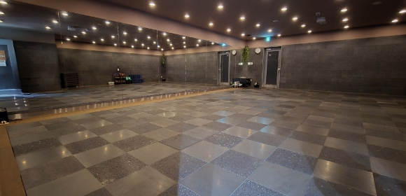 マグマスパスタジオ「HOT LUX」