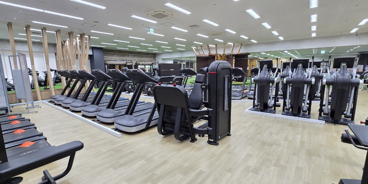 (PR)【お店探訪】延床面積1,000坪の大規模ジム『フィットネスクラブティップネス木場店』は、地域の元気が生まれる場所!
