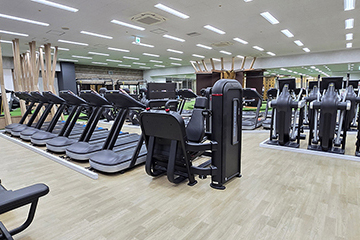 （PR）【お店探訪】延床面積1,000坪の大規模ジム『フィットネスクラブティップネス木場店』は、地域の元気が生まれる場所！